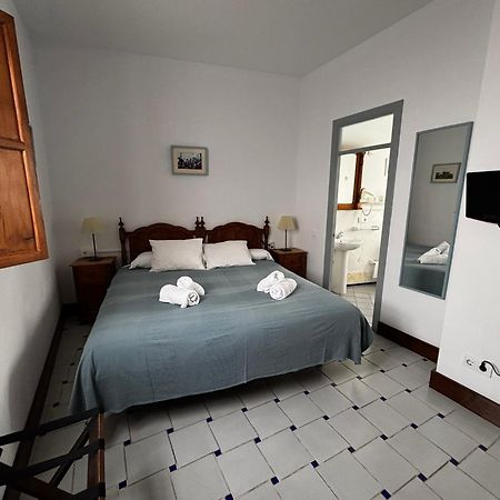 Hotel Entreolivos El Pedroso Bagian luar foto