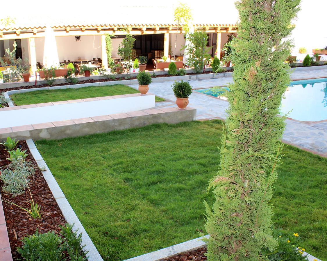 Hotel Entreolivos El Pedroso Bagian luar foto