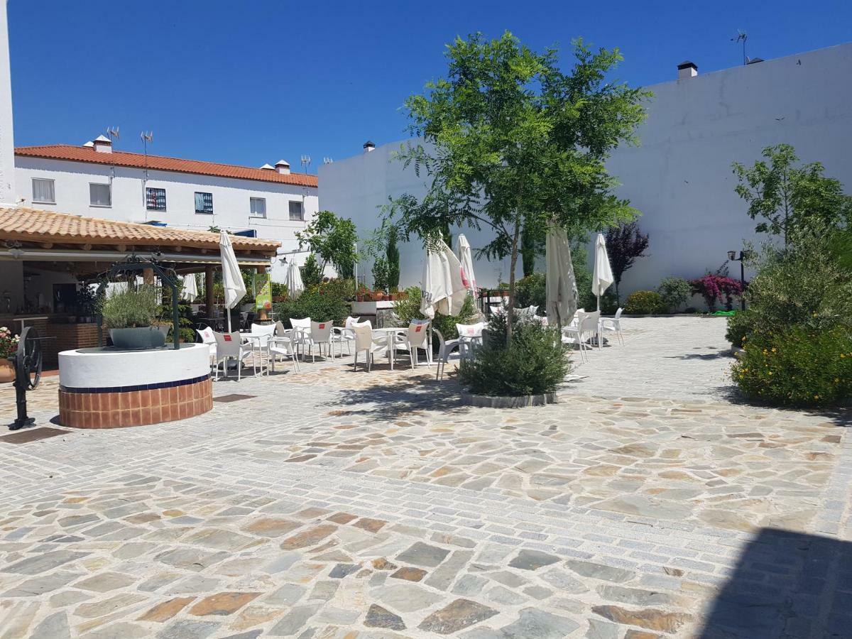 Hotel Entreolivos El Pedroso Bagian luar foto