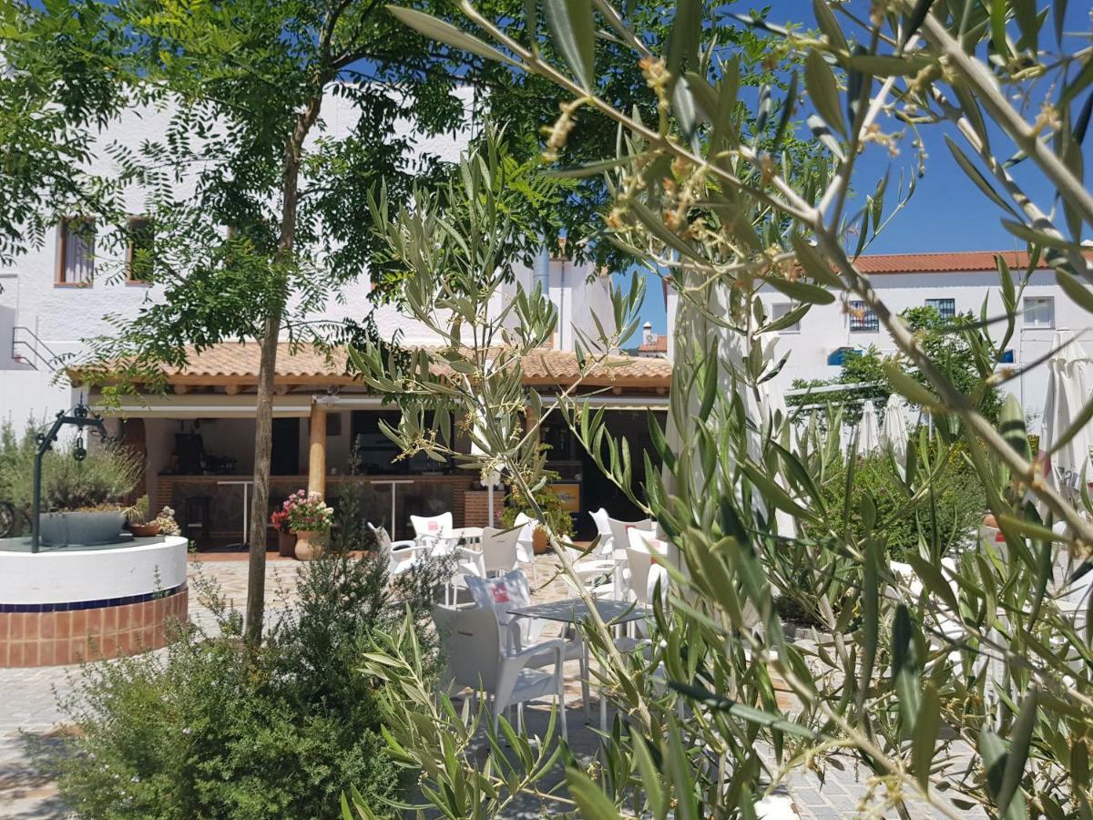 Hotel Entreolivos El Pedroso Bagian luar foto